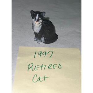 SCHLEICH  Sitting Black & White  RETIRED cat  1997